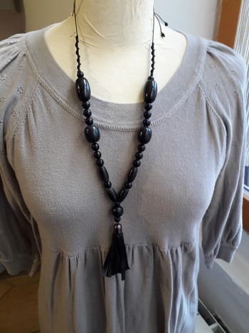 Sautoir réglable fait mains