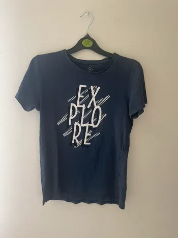 T-shirt bleu marine de la marque Kiabi