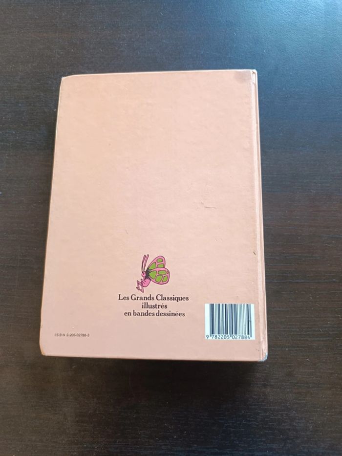 Livre LES PETITES FILLES MODELES - photo numéro 10