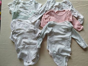 Lot de 7 body 1 an