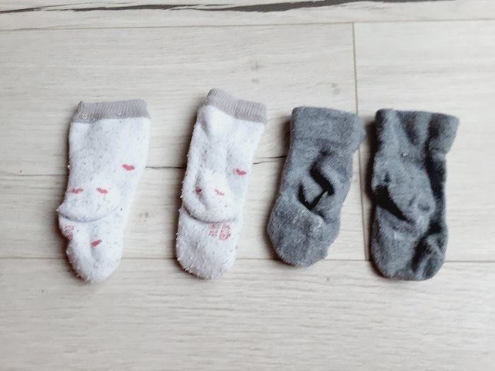 Vêtement bébé fille lot 2 paires de chaussettes pointure 10 - 12 - photo numéro 2