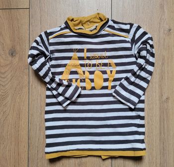 T shirt col montant 9 mois tbe