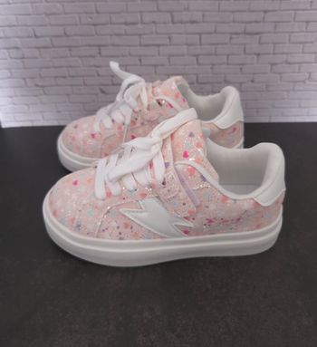 Baskets roses pailletées motifs cœurs - Taille 29 - Neuves