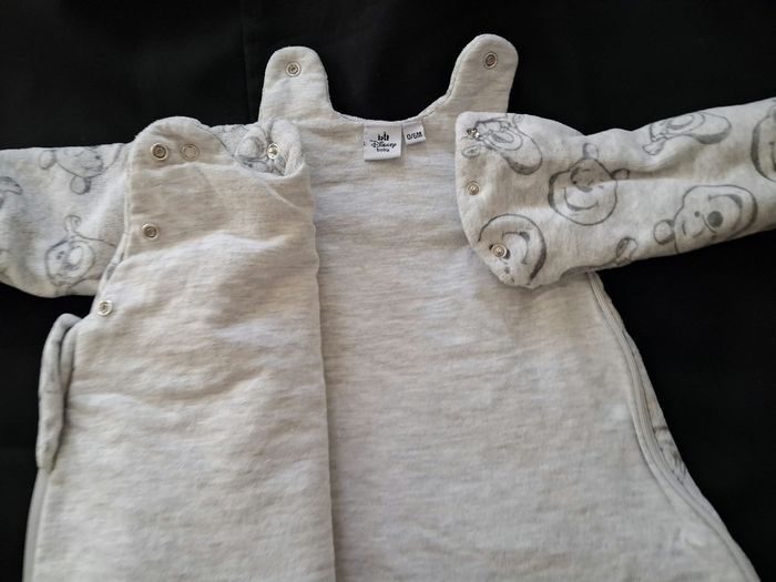 Gigoteuse manches amovibles - Winnie l'ourson grise 0-6 mois comme neuve - Marque Disney baby - photo numéro 7