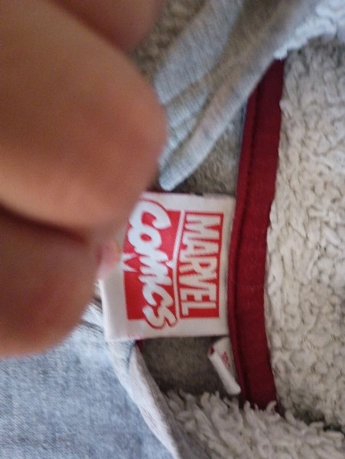 Gilet zippé garçon à capuche Marvel taille 10 ans - photo numéro 4