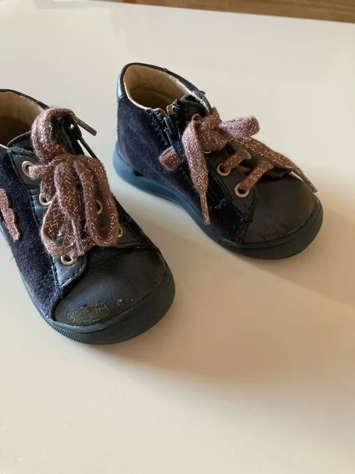 Chaussures, taille 19 - photo numéro 2