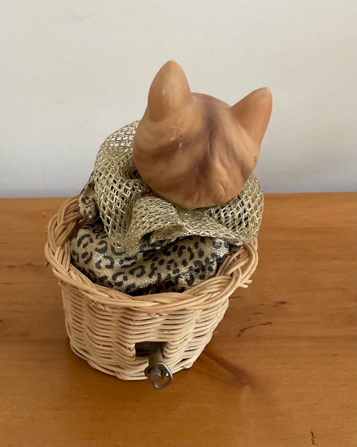 Chaton en porcelaine (musicale) - photo numéro 3