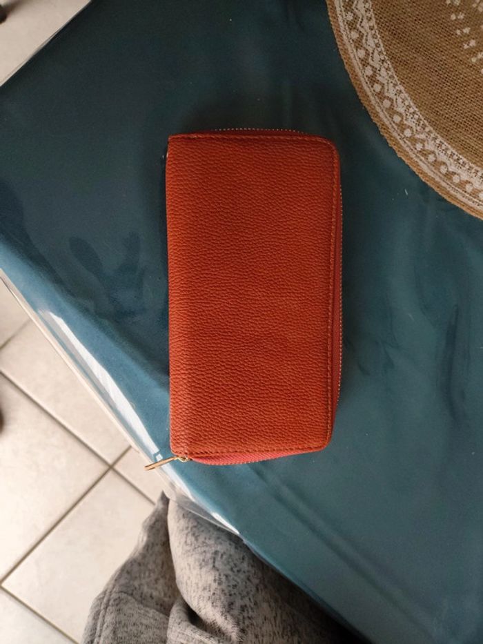 Compagnon neuf avec étiquette