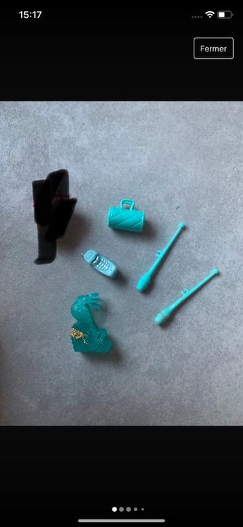 Lot accessoires barbie turquoise fleur sac téléphone etc