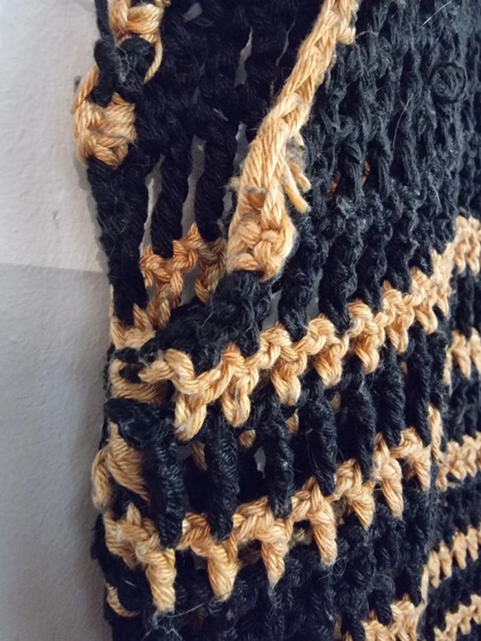 Debardeur tricot style bohème bicolore noir et caramel - photo numéro 7