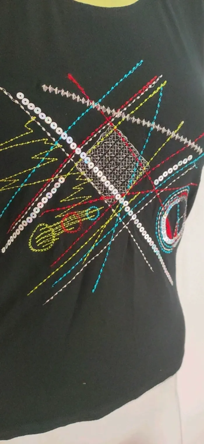 T shirt fantaisie noir et bleu, avec paillettes - photo numéro 2