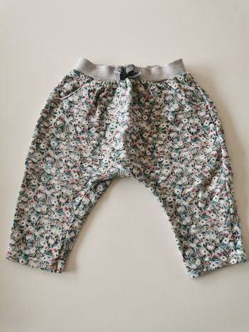 Pantalon bebe fille 12mois gris a fleurs petit bateau excellent état