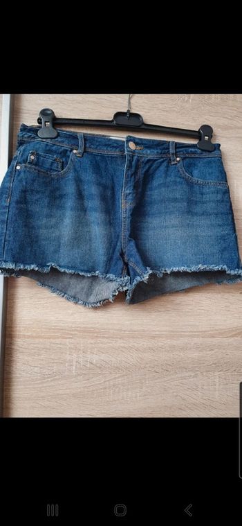 Short en jean.