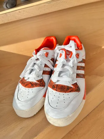 Basket adidas rivalry low