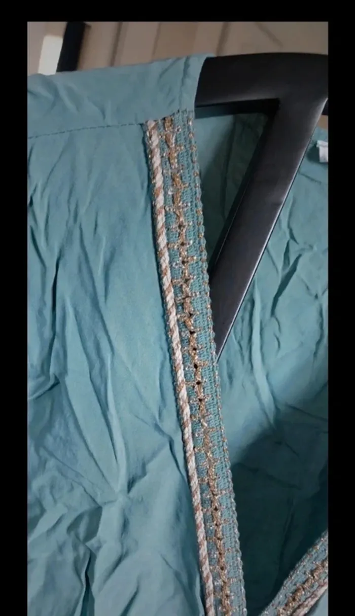 Haut neuf taille unique jusqu'au 44. - photo numéro 3