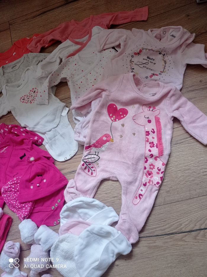 Lot vêtements 1 mois - photo numéro 3