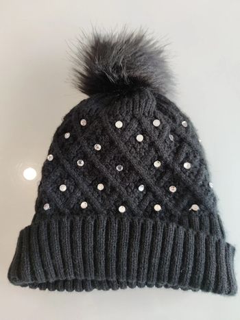 Bonnet noir a strass