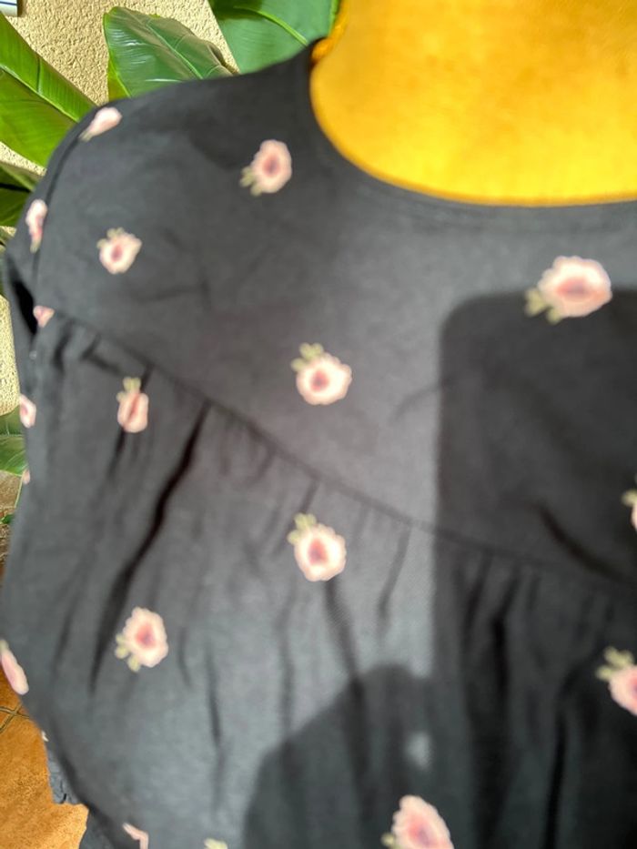 TAO robe taille 14 ans motif fleurs sur fond noir - photo numéro 2