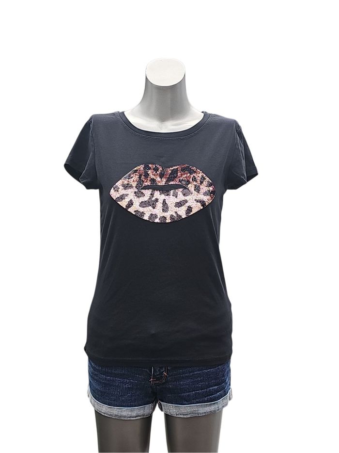 T-shirt noir May by Shining Star – motif lèvres léopard sequins – Taille M/L