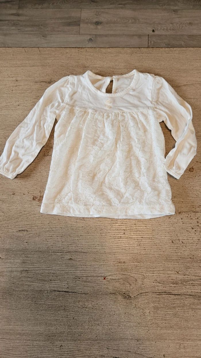 Blouse blanche classique à manches longues avec dentelle, Young Dimension, 2/3 ans, jamais mise - photo numéro 2