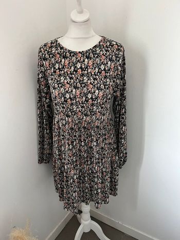 Robe plissée à fleurs pull and bear S