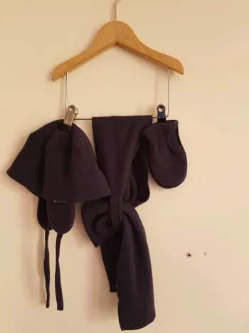 Bonnet + moufles + écharpe