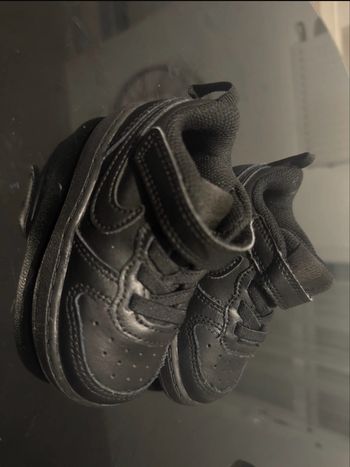 Basket Nike noire taille 21