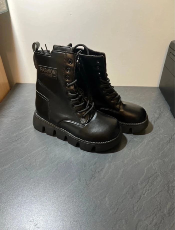 Bottines noires chunky style militaire