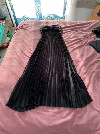 Robe noire plissée