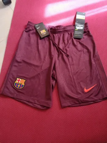 Short de foot FC Barcelone, Nike Authentique Officiel taille Adulte S Homme, Neuf