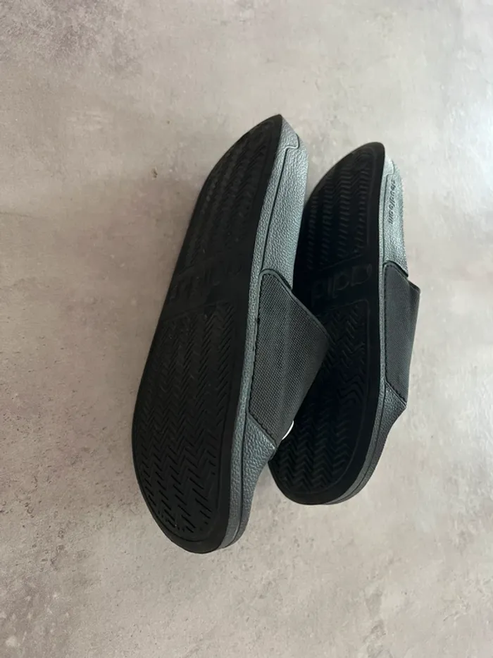 Claquettes Adidas noire, taille 38 neuve - photo numéro 3