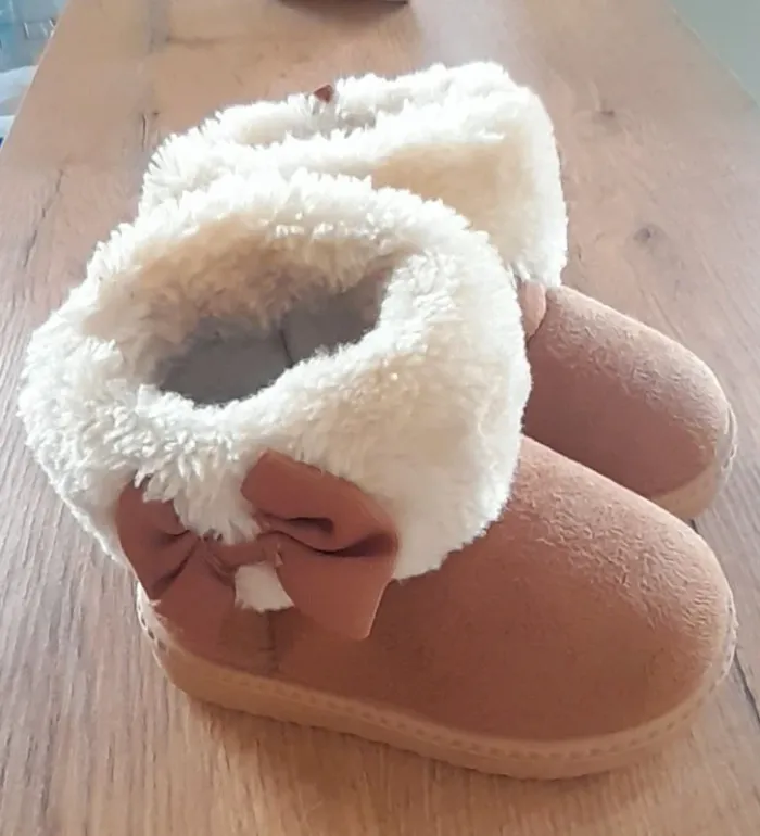Trois paires de chaussures filles tailles 22. - photo numéro 2