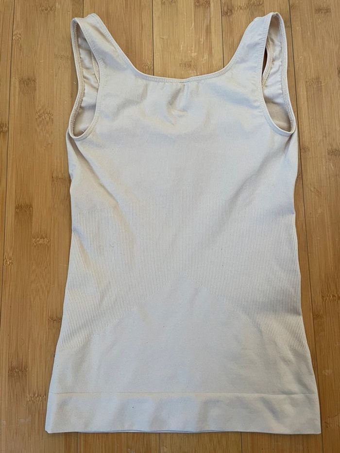 Top gainant beige Le Bourget – Taille 1/2 - photo numéro 4