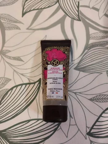 Yves rocher gommage en huile corps argan et petales de rose 75ml valeur 14€