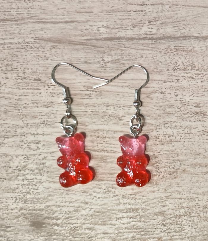 Petits ours rouge et rose à paillettes en résine en boucles d'oreilles