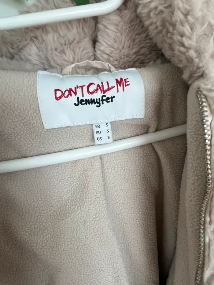 Manteau à capuche en fourrure  ( fausse ) small - photo numéro 5