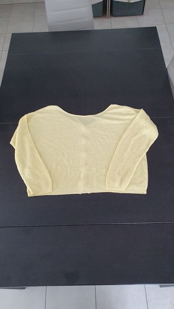 Pull large avec bouton dans le dos