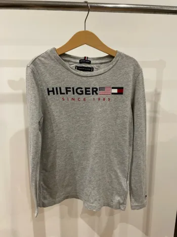Tee shirt manches longues Tommy Hilfiger taille 8 ans