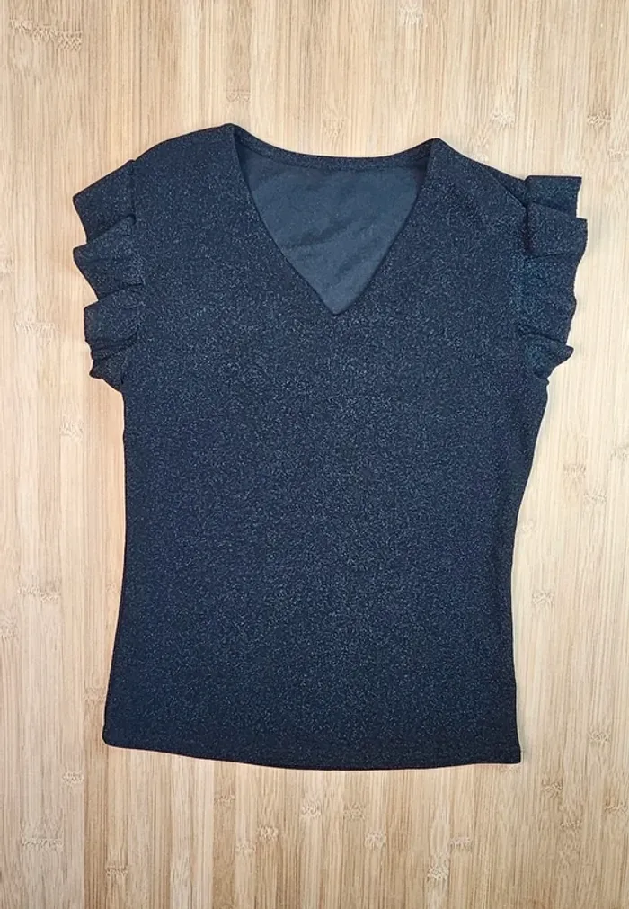 T-shirt col V avec froufrous - photo numéro 2