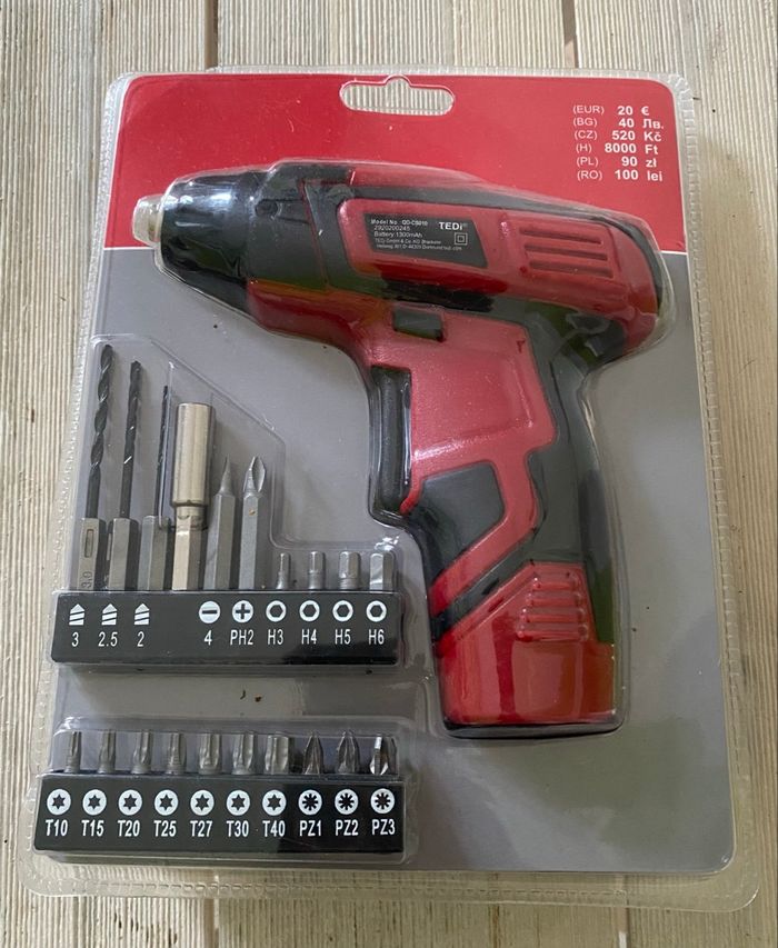 Perceuse avec accessoires et chargeur Neuf, encore scellé - photo numéro 5