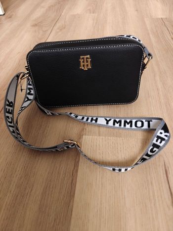 Sac a main bandoulière tommy Hilfiger neuf avec étiquette noir 