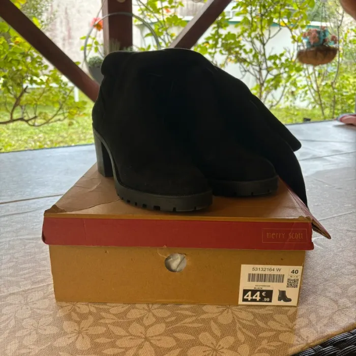 Bottes hautes noires à talon – Taille 40