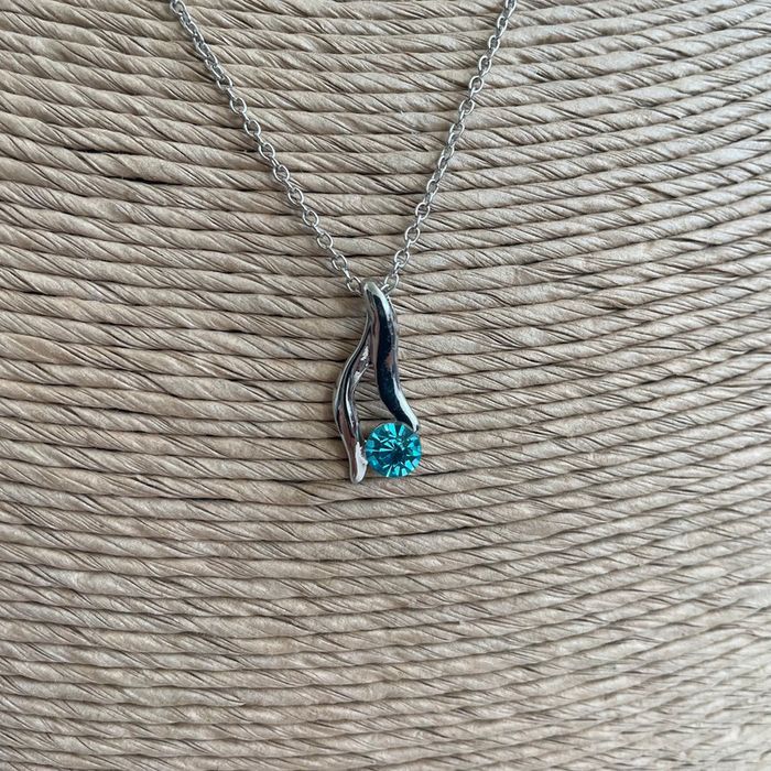 🚨 idée cadeau  🚨 parure de bijoux neuve avec écrin - photo numéro 3