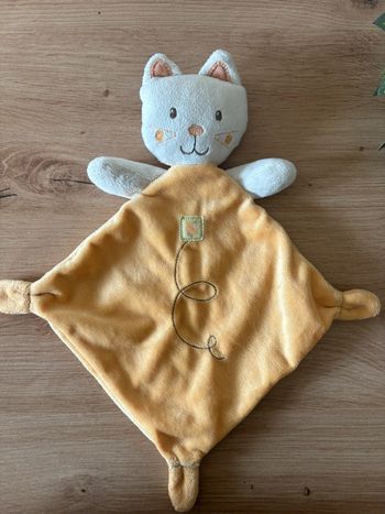 Doudou plat losange chat ours  jaune vetir gemo