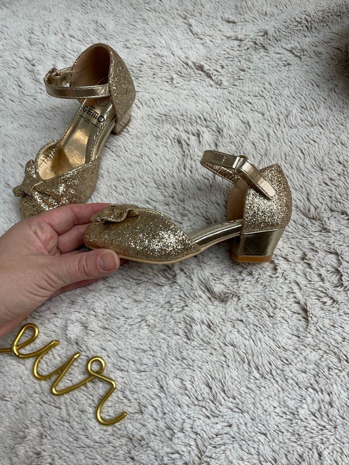Chaussure de princesse à paillette doré - Gemo Taille 26 - photo numéro 5