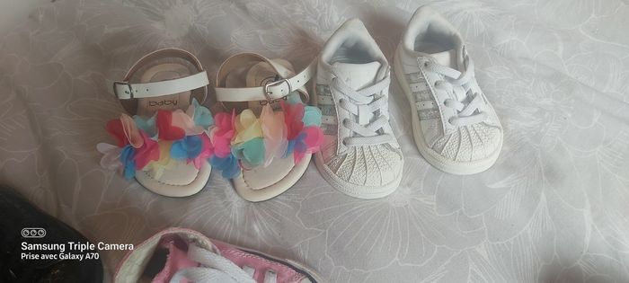 A vendre divers bébé fille poussette mobile chaussure vêtement - photo numéro 3