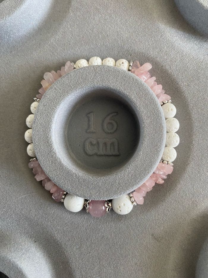 Bracelet en quartz rose et pierres de lave blanches - photo numéro 2