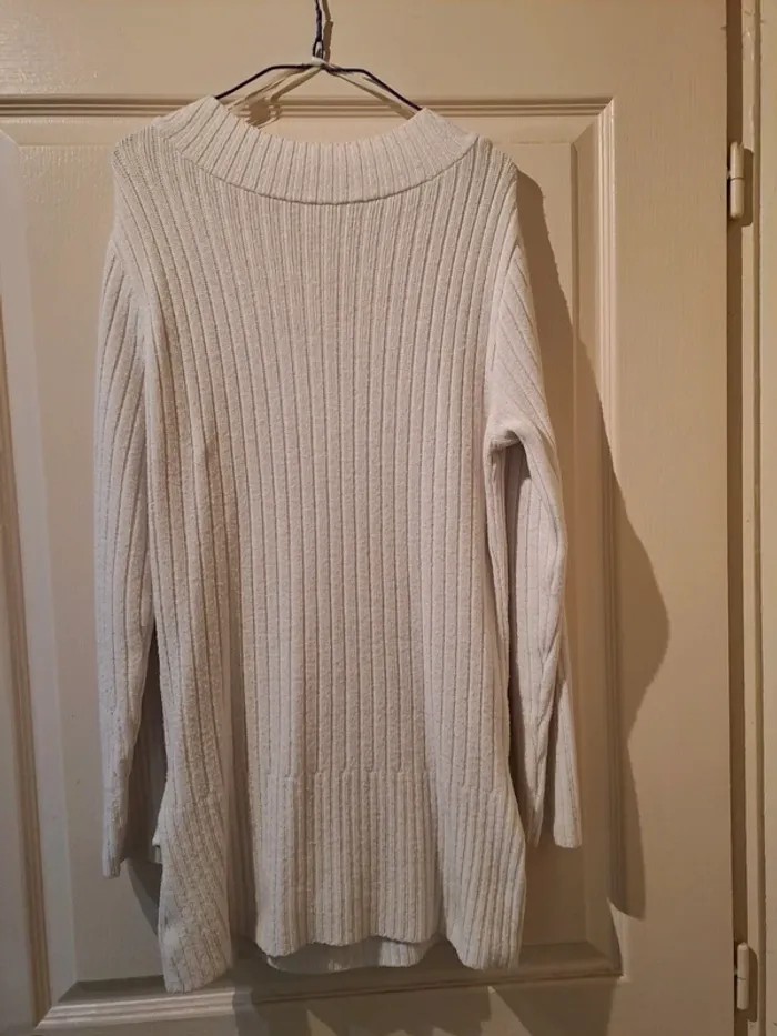 Pull blanc avec boucle devant - Sans marque - Taille 40 - Bon état. - photo numéro 6