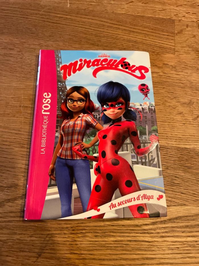 Livre La bibliothèque Rose Miraculous Au secours d’Alya Numéro 3