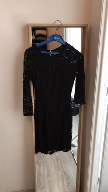 Robe noir à dentelle